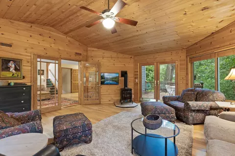 9155 W Staring Ln, Eden Prairie, MN 55347
