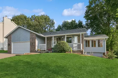 401 Interlachen Rd, Burnsville, MN 55306