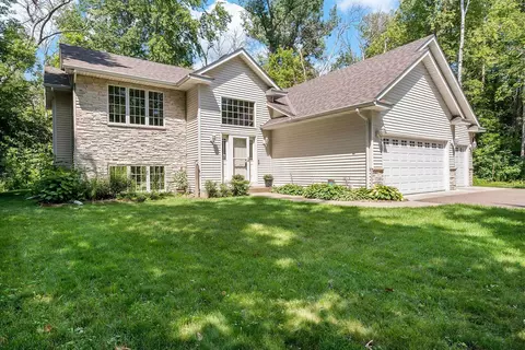 7246 N Shore Trl N, Forest Lake, MN 55025
