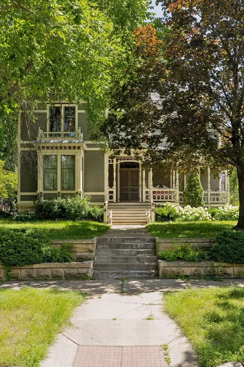 904 6th St, Hudson, WI 54016
