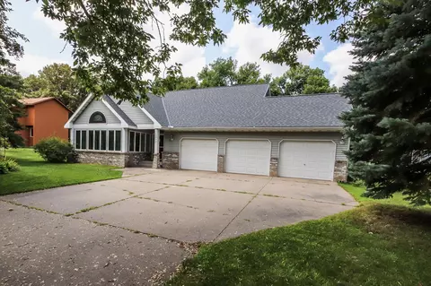 2033 High Dr, Sauk Rapids, MN 56379