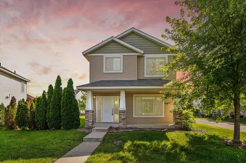 3002 Walden Dr, Chaska, MN 55318