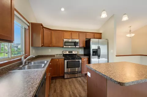 3002 Walden Dr, Chaska, MN 55318 photo 4