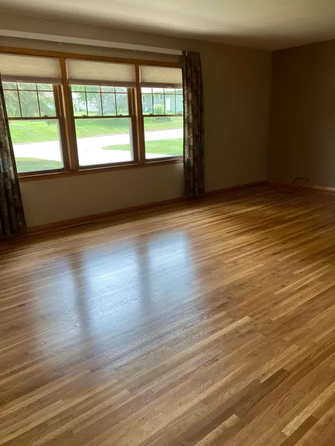 901 Des Moines Dr, Windom, MN 56101 photo 3