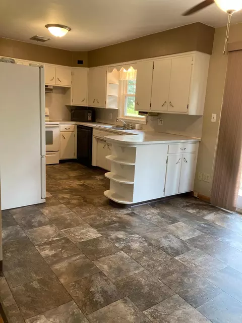 901 Des Moines Dr, Windom, MN 56101 photo 9