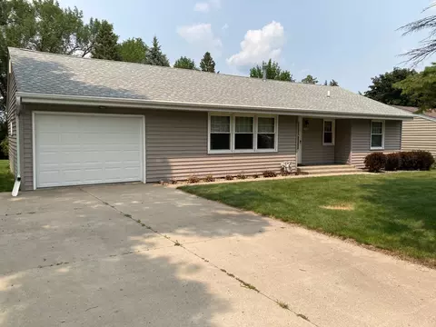 901 Des Moines Dr, Windom, MN 56101 photo 2