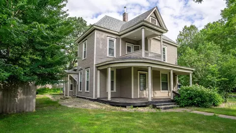 1018 8th St E, Menomonie, WI 54751