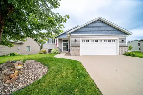 5458 Weatherstone Dr NW, Rochester, MN 55901