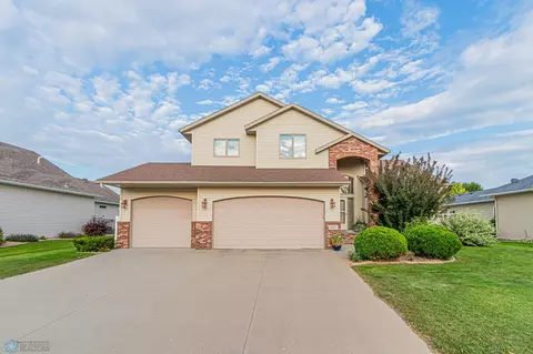 4402 Lee Ln S, Fargo, ND 58104