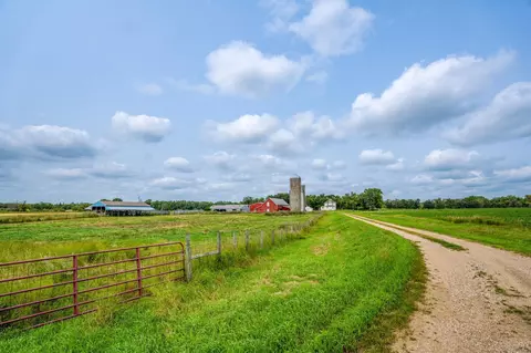 24599 Highway 71 NE, New London, MN 56273
