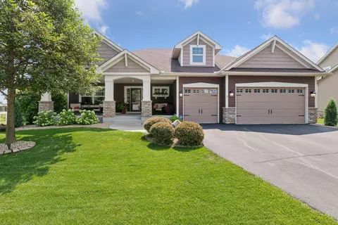 1137 Symphony Ln, Chaska, MN 55318