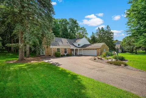 1210 Urbandale Ln N, Plymouth, MN 55447