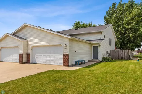 1725 50th St S, Fargo, ND 58103