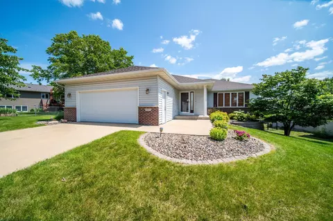 4531 Manor Park Dr NW, Rochester, MN 55901