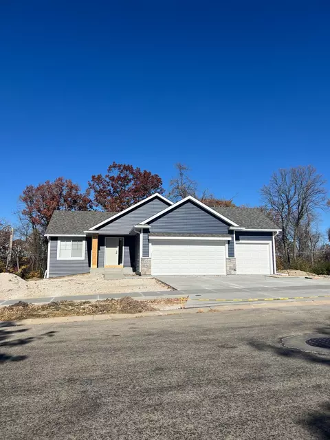 825 36th St SW, Rochester, MN 55902