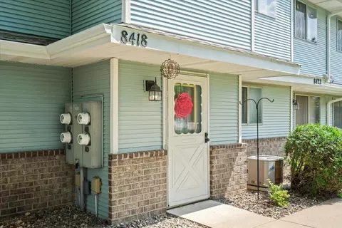 8418 S Pond Trl, Champlin, MN 55316 photo 2