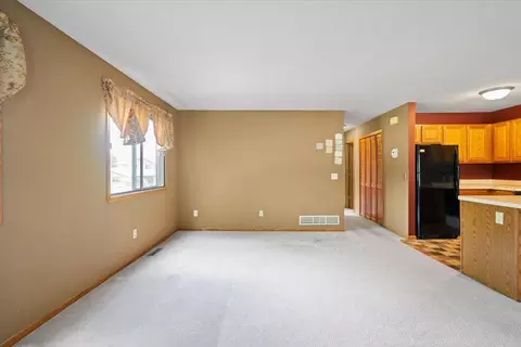8418 S Pond Trl, Champlin, MN 55316 photo 5