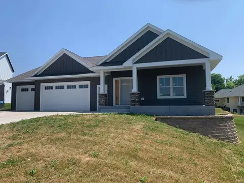 321 Sweetwater Ct, Saint Charles, MN 55972