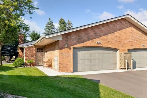 2010 Juneau Ln N, Plymouth, MN 55447