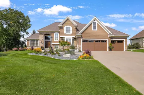8923 Springwood Dr, Woodbury, MN 55125