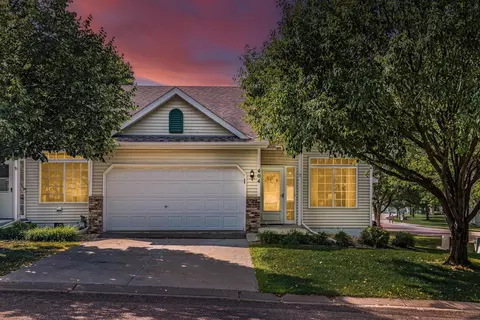 404 Creekside Dr, Buffalo, MN 55313
