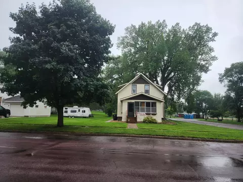 516 N Main St, Winthrop, MN 55396