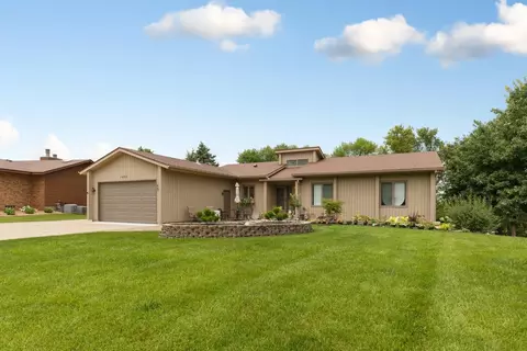 1425 Sunset Dr SW, Owatonna, MN 55060