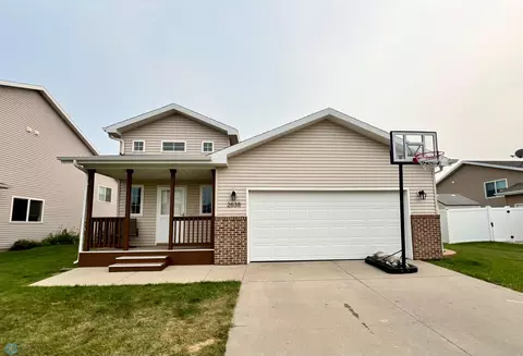 2638 54th Ave S, Fargo, ND 58104