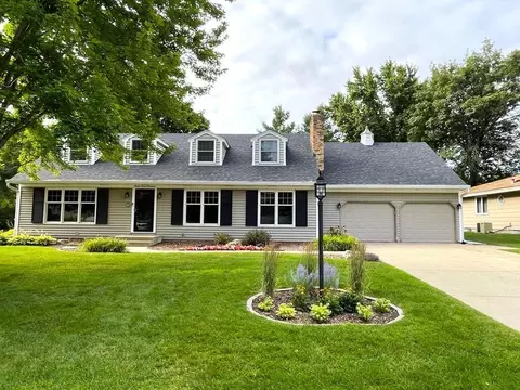 9717 Palmer Rd, Bloomington, MN 55437