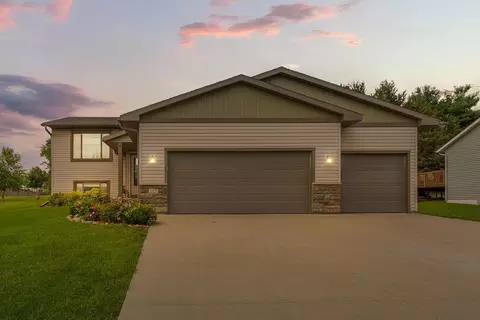 308 Skogen Ln, Kenyon, MN 55946