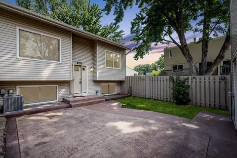 1515 N Innsbruck Dr, Fridley, MN 55432