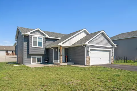 321 Ladd Ln, Osceola, WI 54020