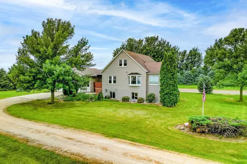 837 310th Ave, Blue Earth, MN 56013