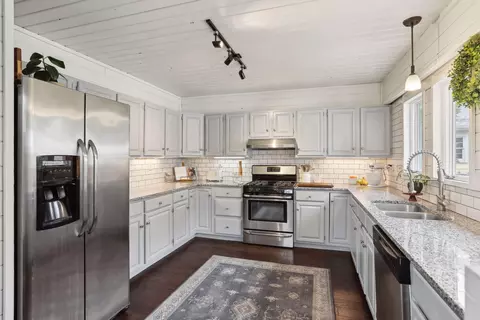 1904 Independence Ave N, Golden Valley, MN 55427
