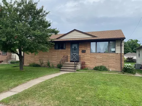 1005 3rd St S, Virginia, MN 55792