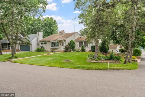 1486 Sandhurst Ave E, Maplewood, MN 55109