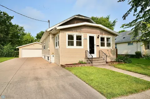 1335 5th St S, Fargo, ND 58103