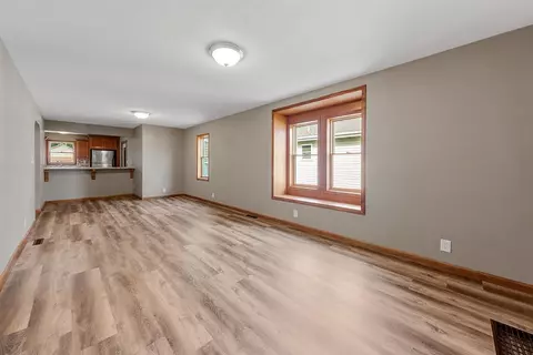 513 8th Ave SE, Waseca, MN 56093 photo 5