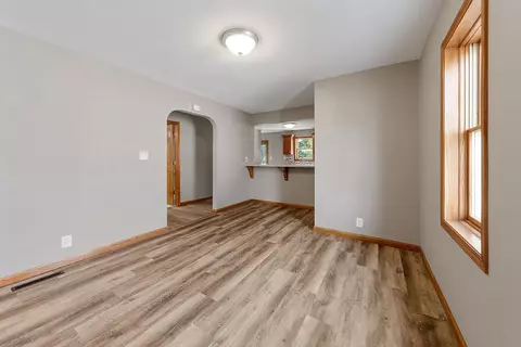 513 8th Ave SE, Waseca, MN 56093 photo 6