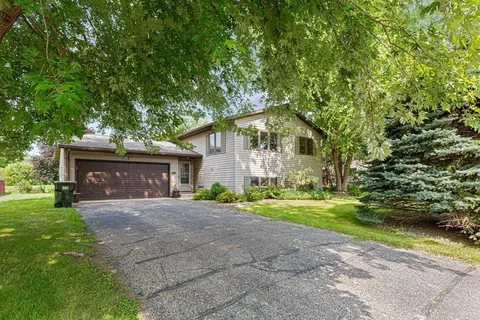 924 Menk Dr, Saint Peter, MN 56082