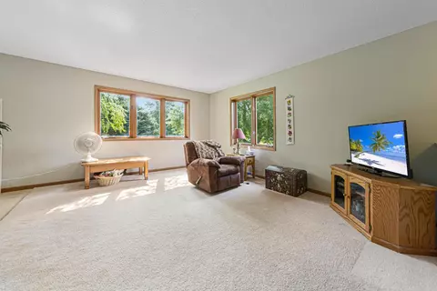924 Menk Dr, Saint Peter, MN 56082 photo 5