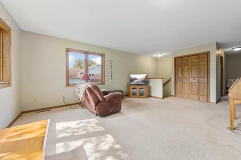 924 Menk Dr, Saint Peter, MN 56082 photo 6
