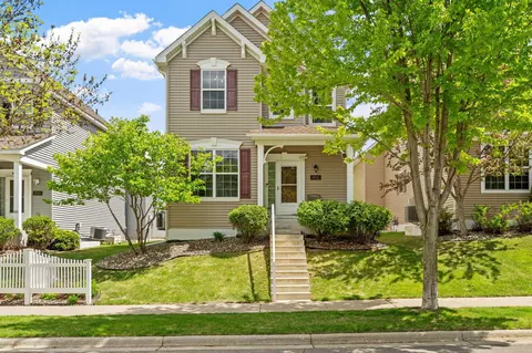 10013 Iris Ln, Eden Prairie, MN 55347