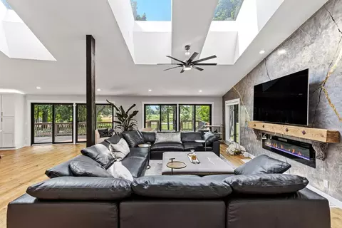10759 Mount Curve Rd, Eden Prairie, MN 55347