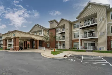1880 3rd Ave NW #217, Rochester, MN 55901