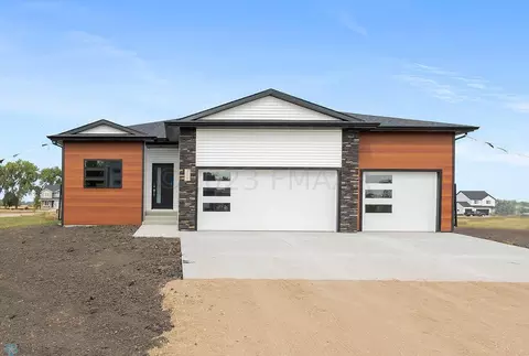 208 Laverne Ln, Colfax, ND 58018