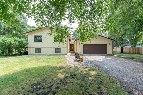 1579 Sharon Dr, North Mankato, MN 56003