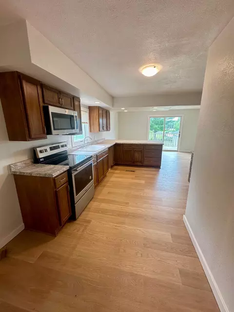 209 Independence Ave S, Clarks Grove, MN 56016