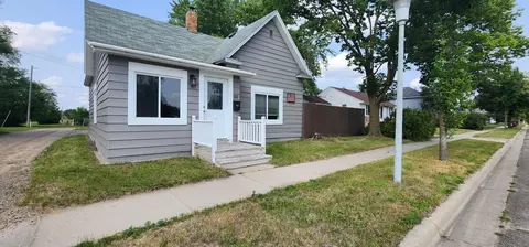 111 Dakota Ave SE, Staples, MN 56479
