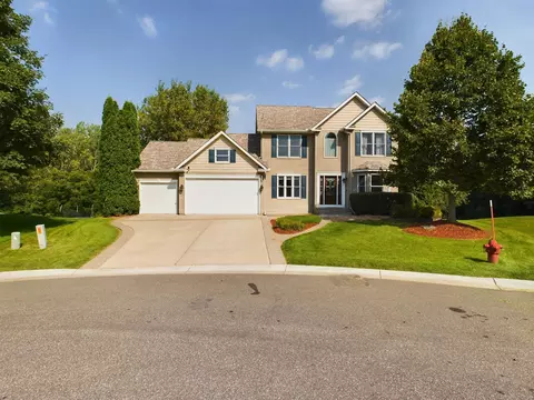7717 31st Street Ct, Oakdale, MN 55128
